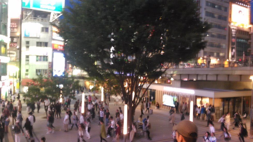 Esplanade de la gare de Shinjuku