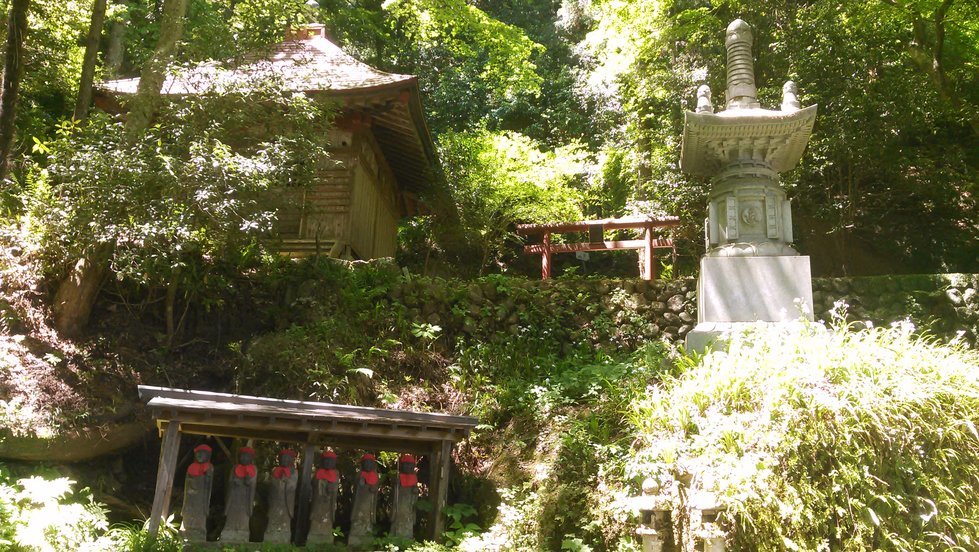 Statues, temple et portail